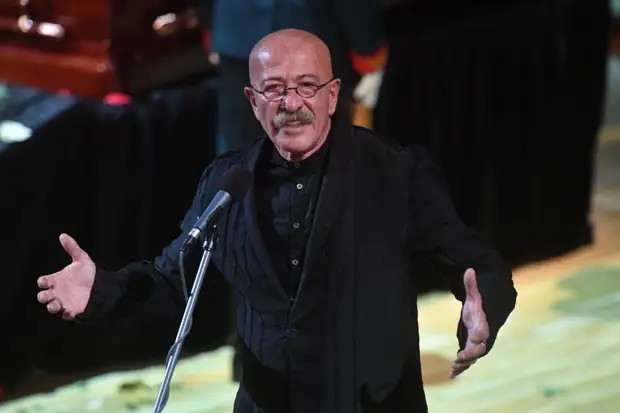 "Мой долг и моя правда": Розенбаум, Гальцев и Зибров выступили перед ранеными военными в Петербурге