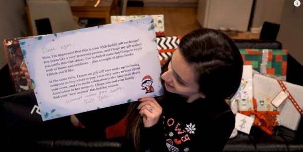 Девушка получила 36 килограмм подарков от Тайного Санты. Но основным сюрпризом стали не презенты, а сам Санта