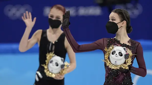 Навка назвала Щербакову и Трусову героинями после Олимпиады-2022