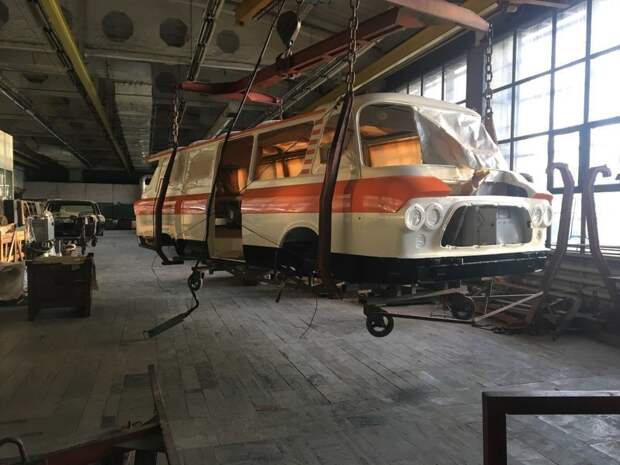 Сотрудники завода ЗИЛ (МСЦ6 АМОЗИЛ) восстанавливают легендарный микроавтобус ЗИЛ-118 «Юность» ЗИЛ-118 «Юность», автобус, фоторепортаж
