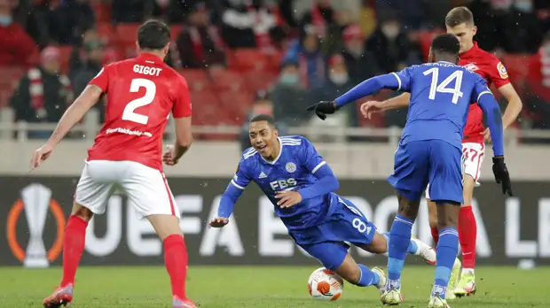 Напавшего на журналиста после матча «Спартак» — «Лестер» оштрафовали на 5 тысяч рублей