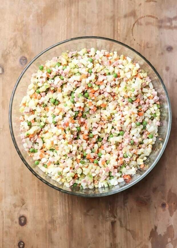 Вкусно и недорого: Топ-8 салатов на новогодний стол 2019 года - что должно быть на праздничном столе?