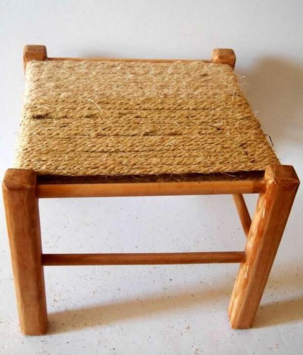 Оригинальный способ обновить старый стул с помощью обычной веревки