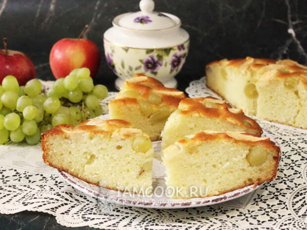 Пирог с яблоками и виноградом в духовке, рецепт с фото