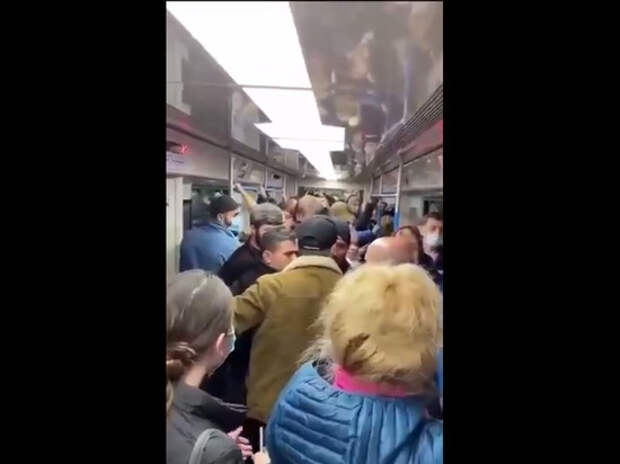 Свидетель по инциденту с кавказцами в метро Москвы стала обвиняемой