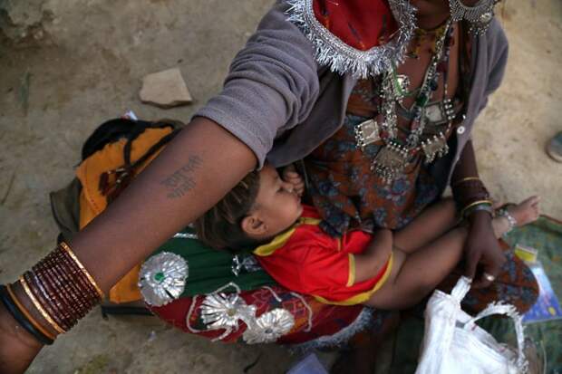 Джайсалмер, Индия, 2013 мамы, материнская любовь, мать и дитя, путешествия, трогательно, фото, фотомир, фотоочерки