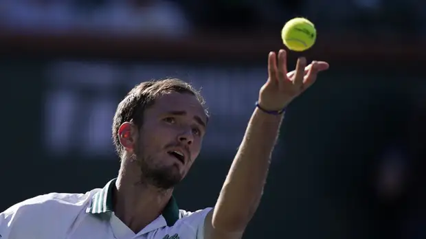 Медведев отреагировал на то, что ему не удалось стать первой ракеткой мира в 2021 году