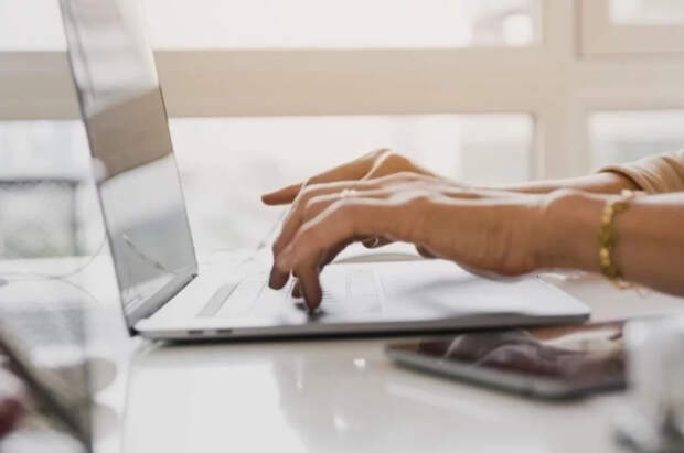 Эксперт Кокоткина: длительное использование гаджетов приводит к лимфостазу