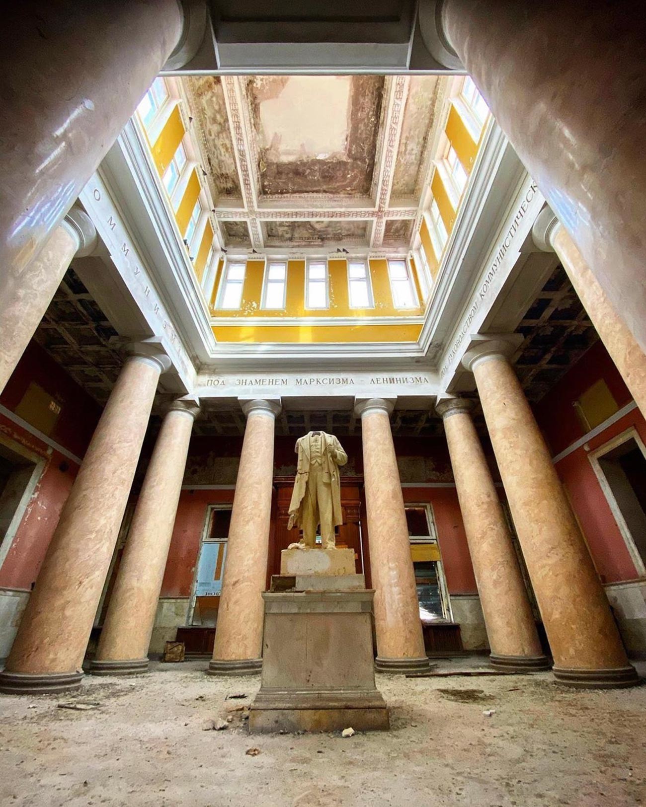 Ошеломляющие советские «заброшки» в инстаграме (ФОТО)