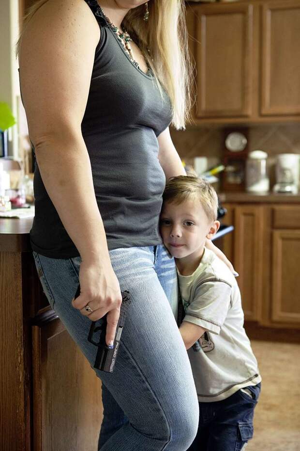 В обнимку с пистолетами: Образ жизни современных техасских дам женщины, оружие, техас