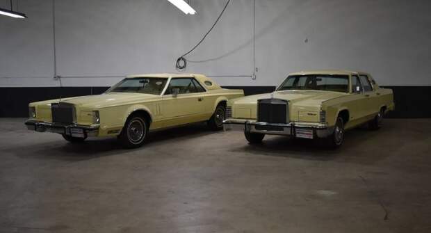 Пара Lincoln Continentals 1979 года без пробега уйдет с молотка