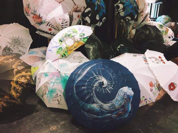 Мастерам рукоделия. Подборка ярких зонтов, расписанных вручную