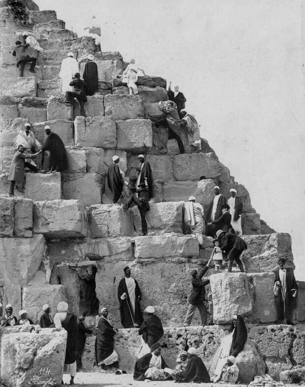 Ретро фотографии туристов на пирамидах Гизы  14