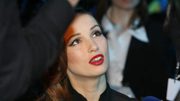 Травма головного мозга: Анфиса Чехова показала последствия работы в телефоне