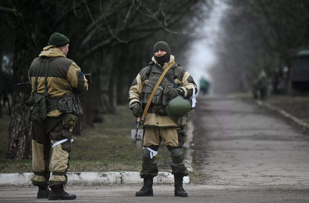 Военнослужащие-резервисты ДНР на улице Новоазовска Военнослужащие-резервисты ДНР на улице Новоазовска - РИА Новости, 1920, 10.03.2022