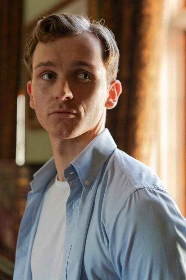 Robert looks longingly in the season finale of Industry.