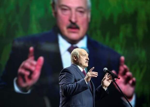 Belarusian President Alexander Lukashenko speaks at the forum of Union of Women in Minsk, Belarus September 17, 2020. Tut.By via REUTERS ATTENTION EDITORS - THIS IMAGE WAS PROVIDED BY A THIRD PARTY. MANDATORY CREDIT - RC2J0J9G4MDR