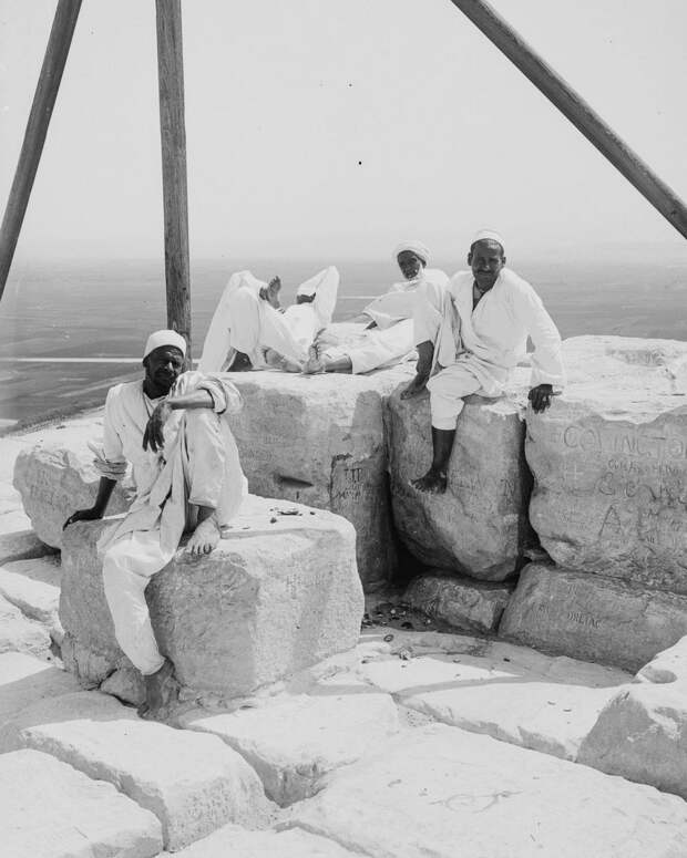 Ретро фотографии туристов на пирамидах Гизы  17