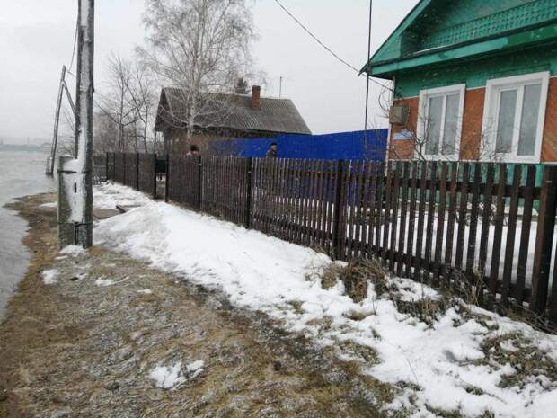 Восемь участков подтопило в Зиминском районе из-за подъема воды в реке Кимельтей