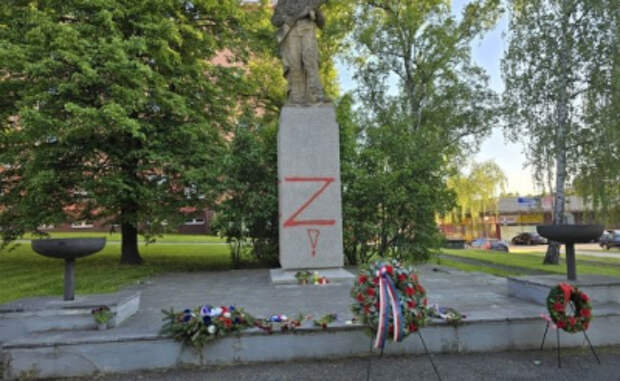 В Чехии повторно пометили памятник красноармейцу символом «Z» В Чехии повторно пометили памятник красноармейцу символом «Z»