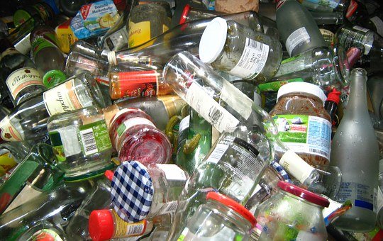 Во дворе дома на Челобитьевском контейнерную площадку привели в порядок