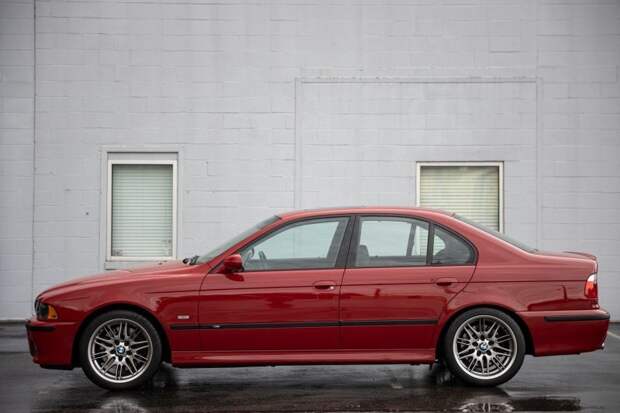 В США продается великолепный BMW M5 2002 года выпуска в редком цвете