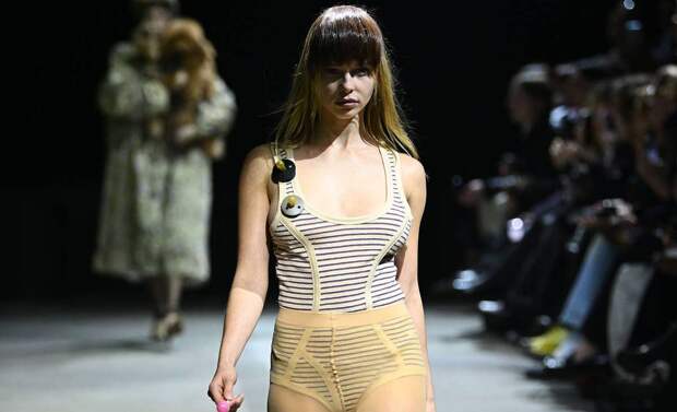 Попавшая на обложку Vogue российская модель дебютировала в показе иностранного бренда