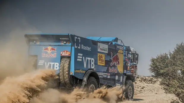 Сотников раскрыл подробности выступления своего экипажа на пятом этапе «Дакара»