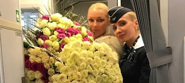 Волочкова в центре скандала: балерина притащила в самолёт 50 кг цветов (ФОТО)