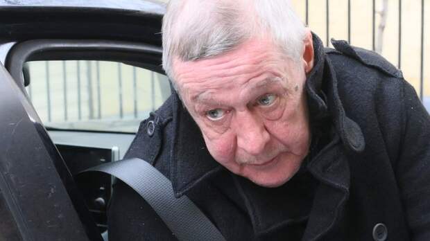 Михаил Ефремов впервые после освобождения из тюрьмы вышел на сцену