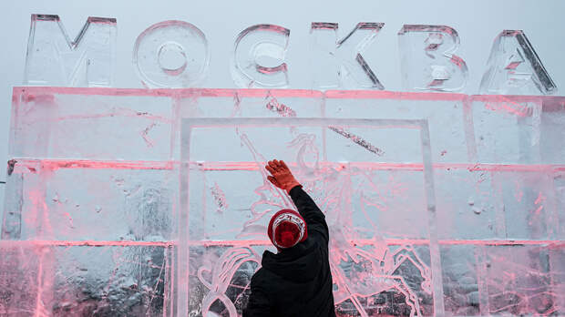 Преступление века не удалось: в Москве мужчина попытался украсть ледовую скульптуру