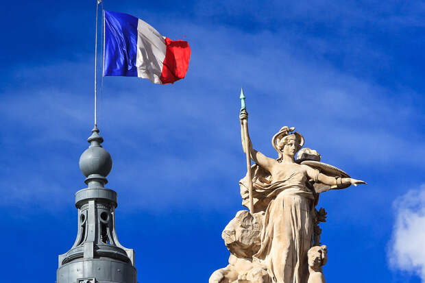 Bloomberg: в Европе обеспокоились, что выборы во Франции снизят поддержку Киева