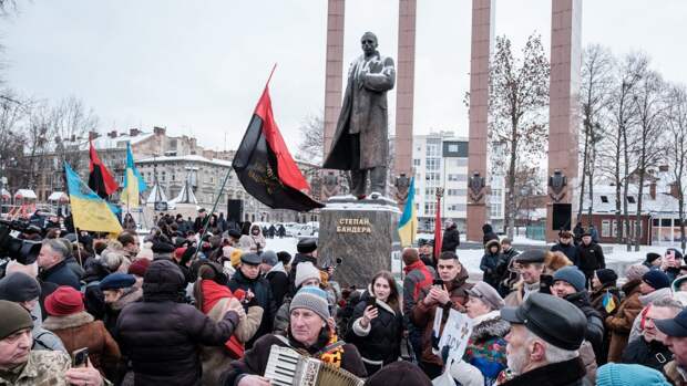 И снова «мы не такие» – Западная Украина безбоязненно славит Бандеру
