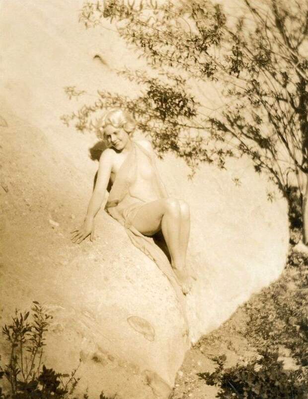 Jean Harlow Taken by Edwin Bower Hesser, 1929 (18).jpg Jean Harlow Taken by Edwin Bower Hesser, 1929 (18).jpg