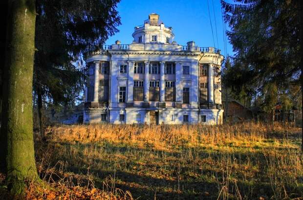 и вот в конце аллеи появляется красавец дом!!! Ленинградская область, призрак, тайцы, фоторепортаж