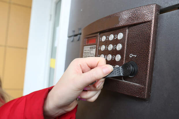 Пенсионерка лишилась накопленных миллионов из-за замены ключей от домофона