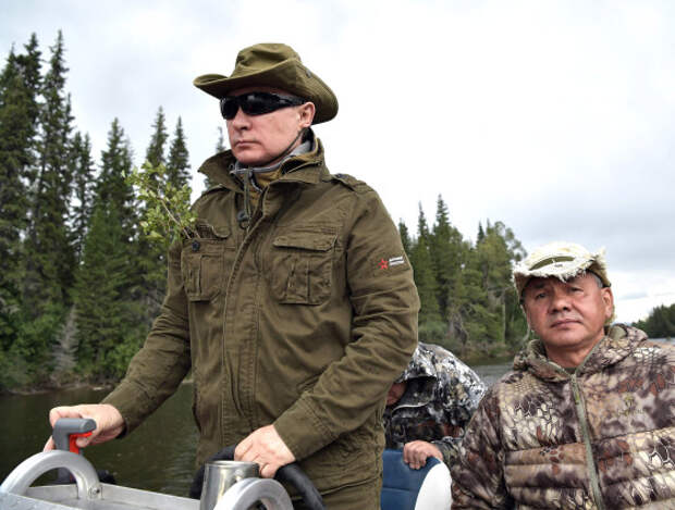 В сети появились фотографии рыбалки В. Путина.