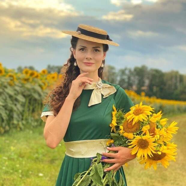 Эта девушка одевается каждый день как в 19 веке Эта девушка одевается каждый день как в 19 веке