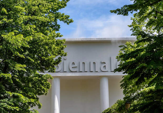 Жюри Венецианской биеннале отказалось награждать Россию и Израиль в случае победы