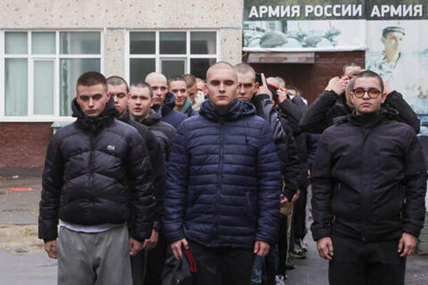 На военную службу россиян теперь будут призывать круглогодично, что это значит, для чего делают?