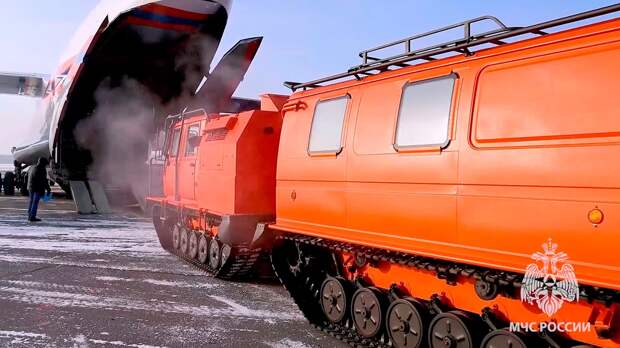 Авиация МЧС России отправила спецтехнику на Камчатку