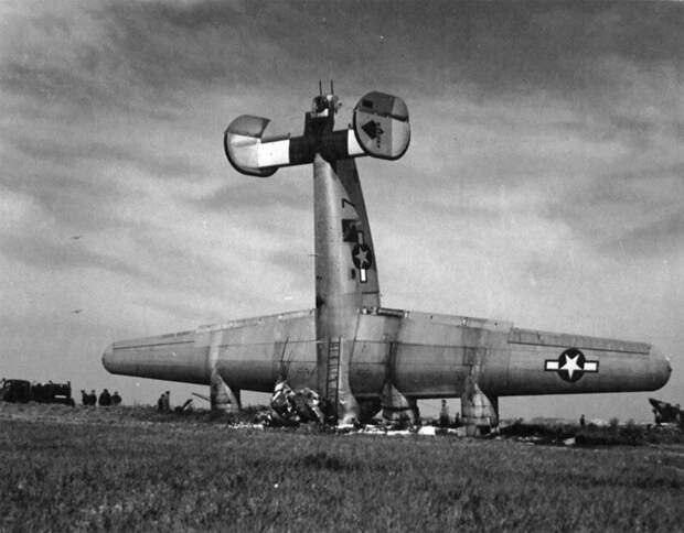 B-24 Liberator потерпел крушение при взлете с Сан-Джованни-Филда, Италия