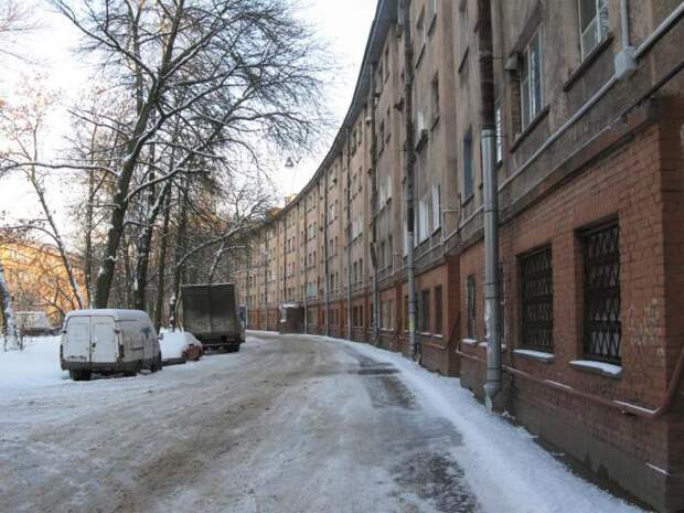 Дом долгое время считался самым длинным в Ленинграде. /Фото:citywalls.ru
