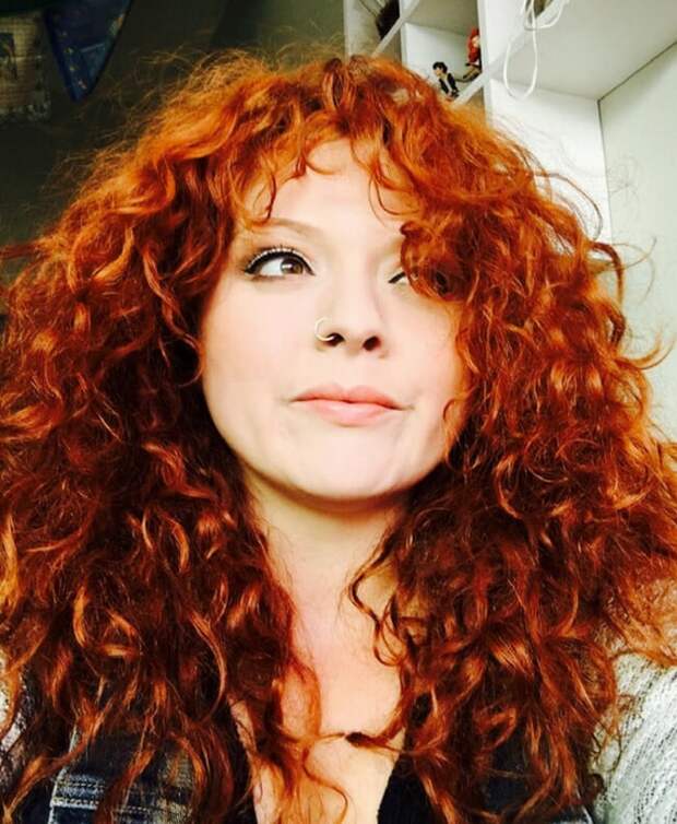 Расправьте кудри! Фото девушек, отказавшихся от выпрямления вьющихся волос