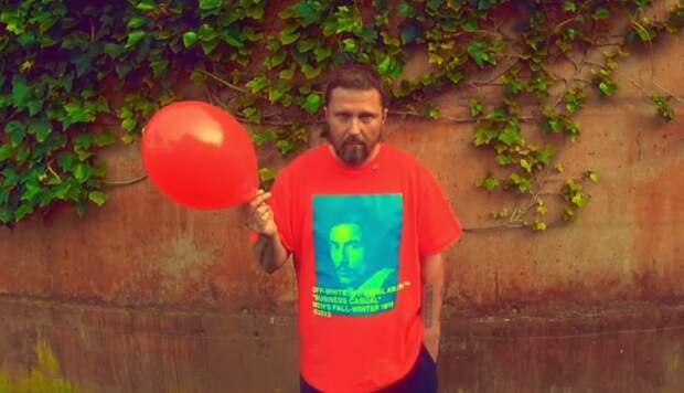 Выйди к нам, трусливое чмо! — Шарий ведёт вооружённых сторонников к Зеленскому (ВИДЕО)