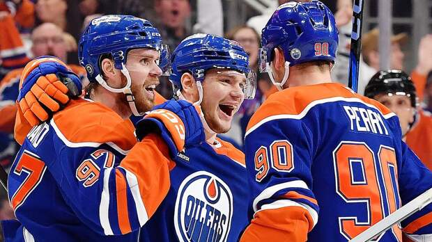 Подколзин выпустил пар в концовке проигранного матча с «Анахаймом» в плей-офф НХЛ, уложив в драке канадца на лед