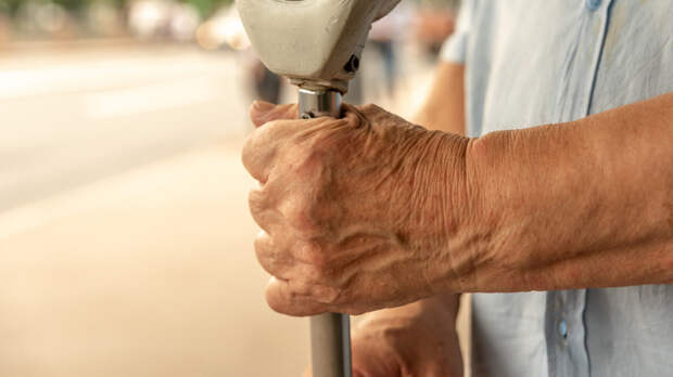 Выплаты инвалидам и ветеранам в России повысят с 1 февраля