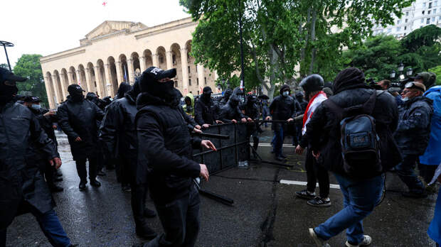 В Тбилиси демонстранты напали на корреспондента телеканала «Звезда»