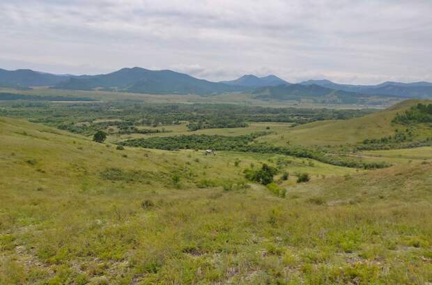 Спасатели Бурятии спускают тела погибших туристов с горы Мунку-Сардык