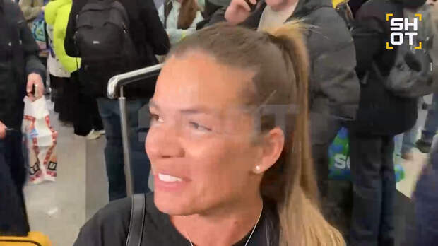 Прибывшая из ОАЭ россиянка описала эмоции словами «хочется целовать землю родную»